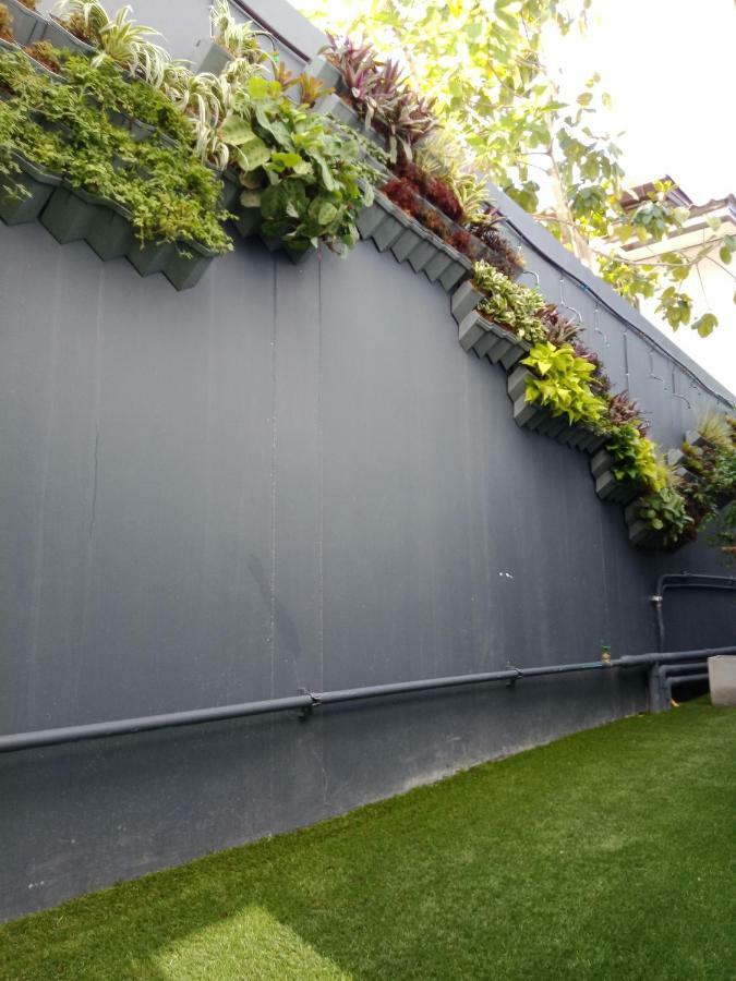 Lana Beds & Space Chiang Mai Exterior photo